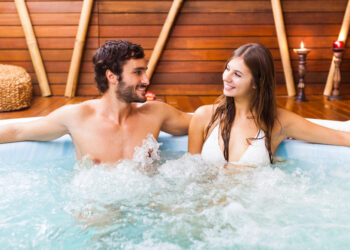 Die angesagtesten Influencer-Paare: Liebesgeschichten mit Millionen Followern